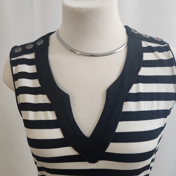 White House|Black Market Top - Picture 4 of 11